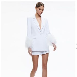NWT Alice + Olivia Yona feather white blazer jacket size 2